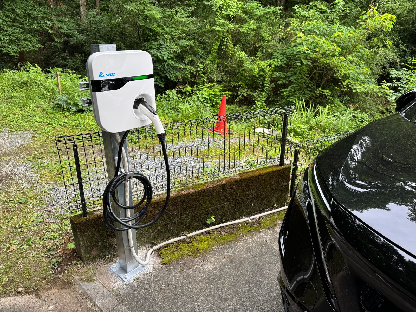 住宅への電気自動車用充電器の設置